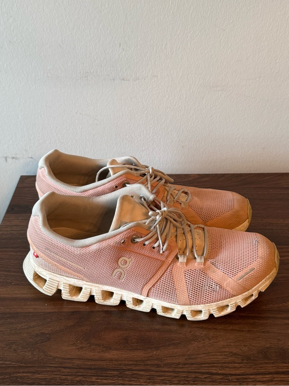 On Cloud 5 Women's Size 10.5 Rose/Shell Running Shoes Athleisure Performance